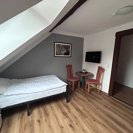 1, 2 Und 3 Monteurwohnungen In