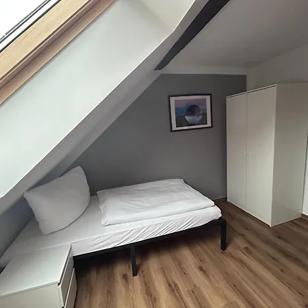 1, 2 Und 3 Monteurwohnungen In