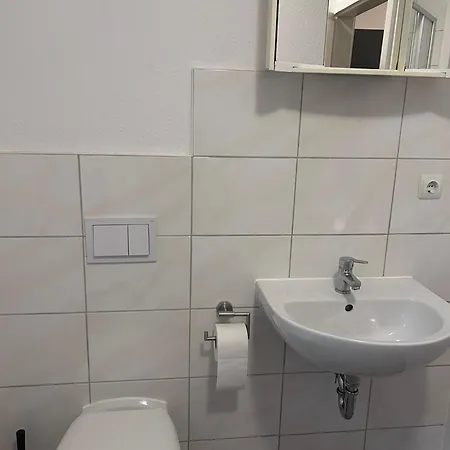 1, 2 Und 3 Monteurwohnungen In