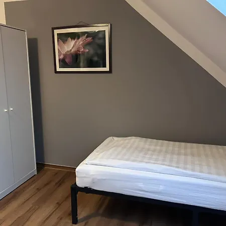 1, 2 Und 3 Monteurwohnungen In