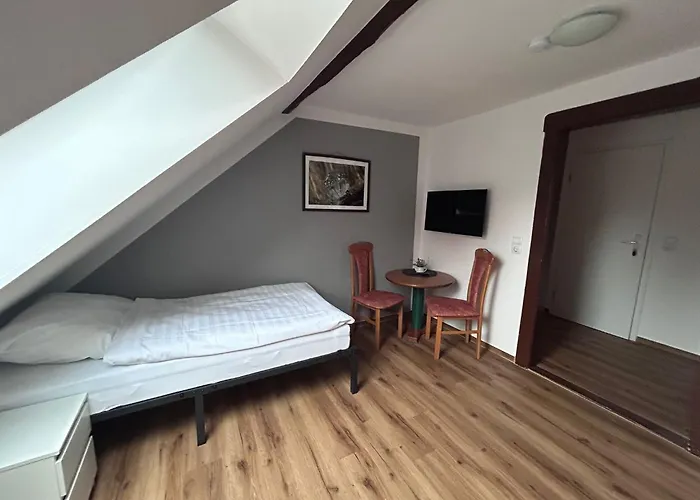 1, 2 Und 3 Monteurwohnungen In