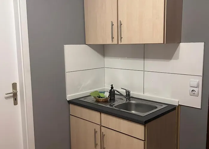 1, 2 Und 3 Monteurwohnungen In アパートホテル