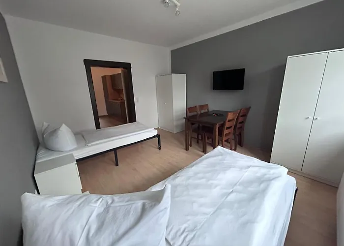 1, 2 Und 3 Monteurwohnungen In