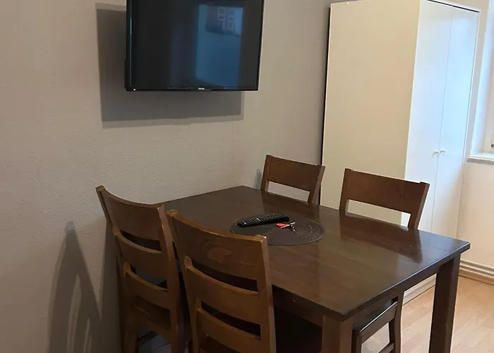 1, 2 Und 3 Monteurwohnungen In アパートホテル 3*