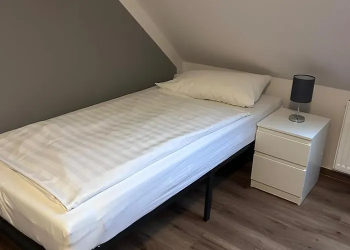 1, 2 Und 3 Monteurwohnungen In アパートホテル