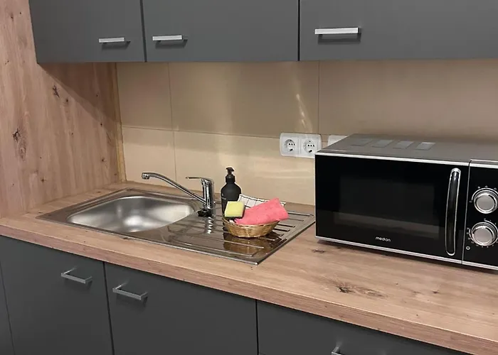 1, 2 Und 3 Monteurwohnungen In アパートホテル