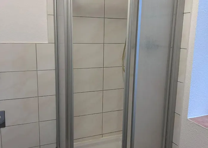 1, 2 Und 3 Monteurwohnungen In アパートホテル