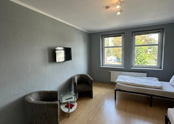 1, 2 Und 3 Monteurwohnungen In アパートホテル